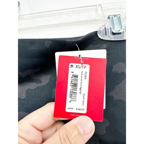 Spanx Black Camo Look At Me Now Seamless Leggings Size XS NWT - Picture 5 of 7